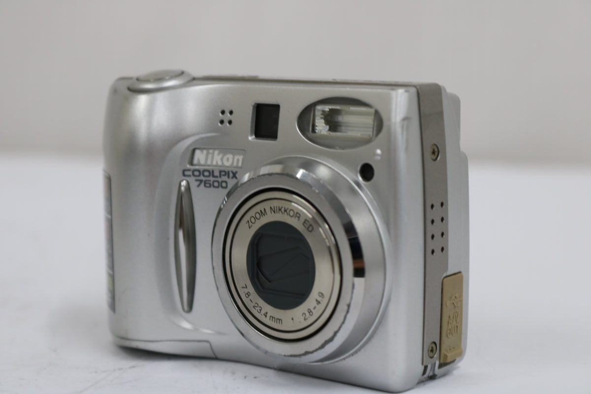 ニコン Nikon COOLPIX 7600 コンパクトデジタルカメラ 1
