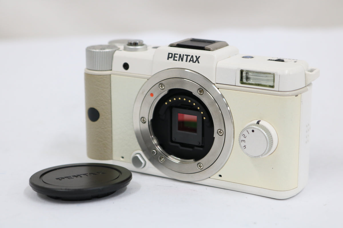 【シャッター3255回】ペンタックス Pentax Q ホワイト ミラーレス一眼 1