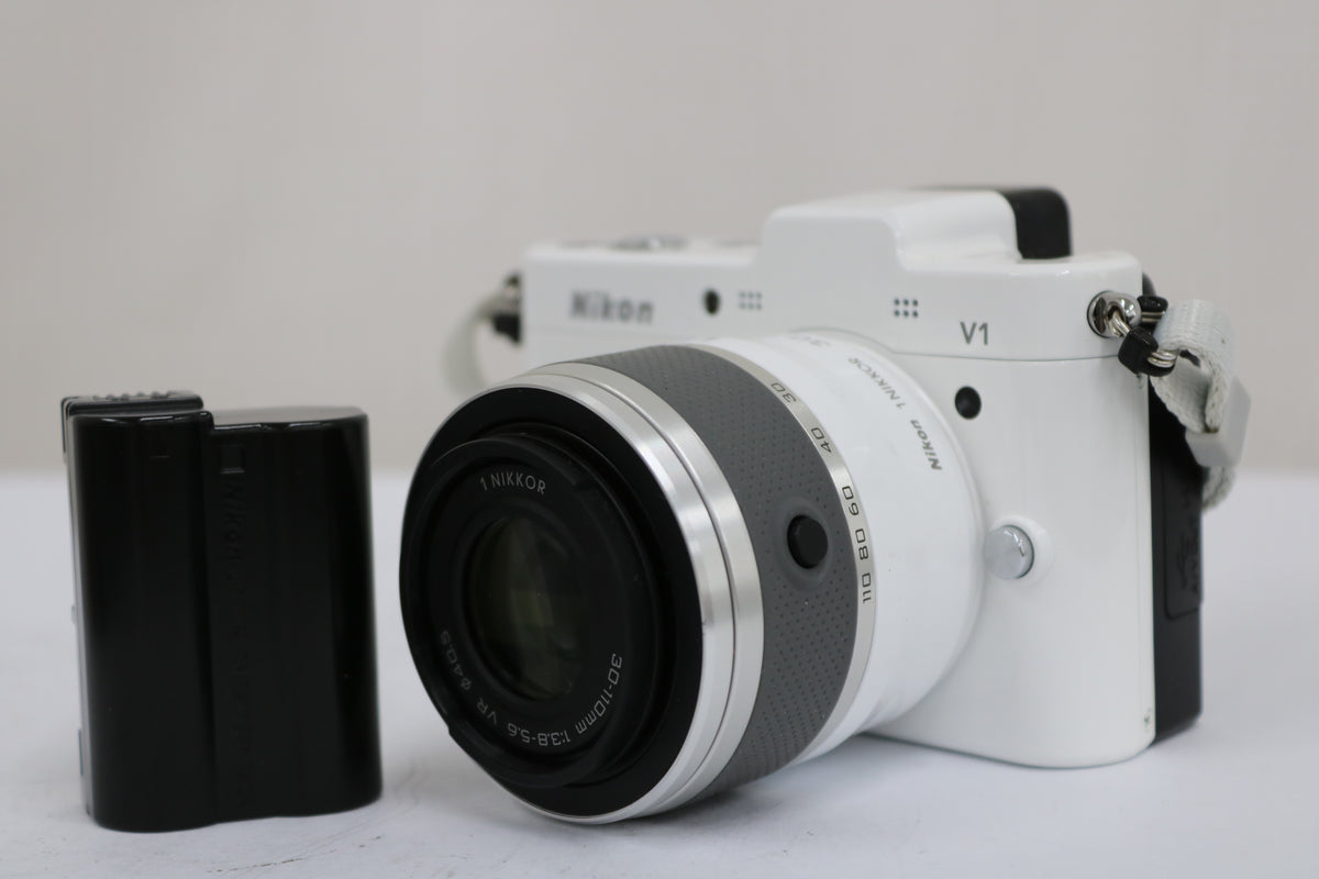 【シャッター6913回】ニコン Nikon 1 V1 ホワイト 1 NIKKOR 30-110mm F3.8-5.6 VR ミラーレス一眼 1
