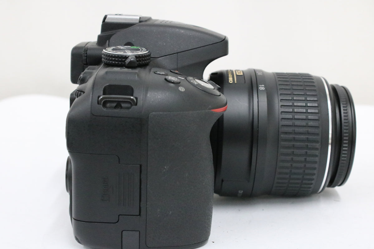 【シャッター4670回】ニコン Nikon D5300 DX AF-S NIKKOR 18-55mm F3.5-5.6G II ED デジタル一眼 5