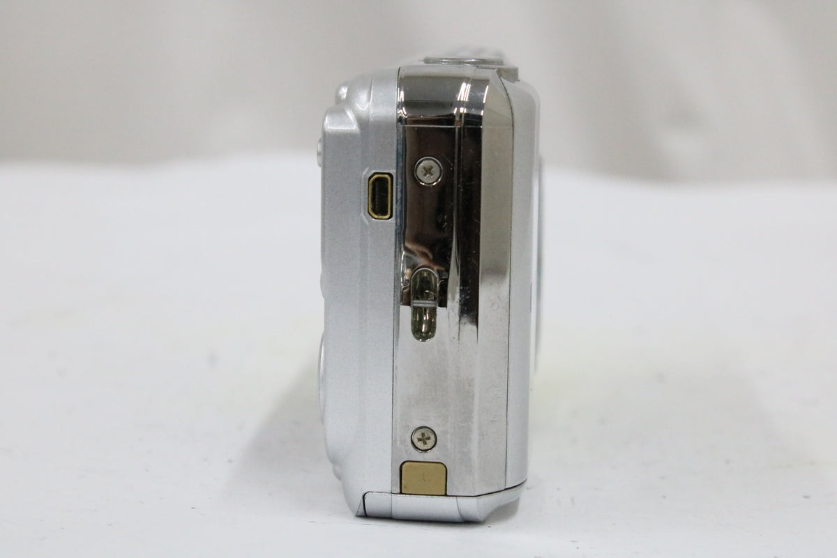 【便利な単三電池で使用可】フジフィルム Fujifilm FINEPIX AV230 3x コンパクトデジタルカメラ 3