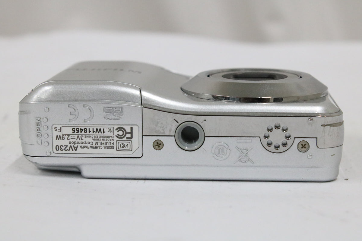 【便利な単三電池で使用可】フジフィルム Fujifilm FINEPIX AV230 3x コンパクトデジタルカメラ 7