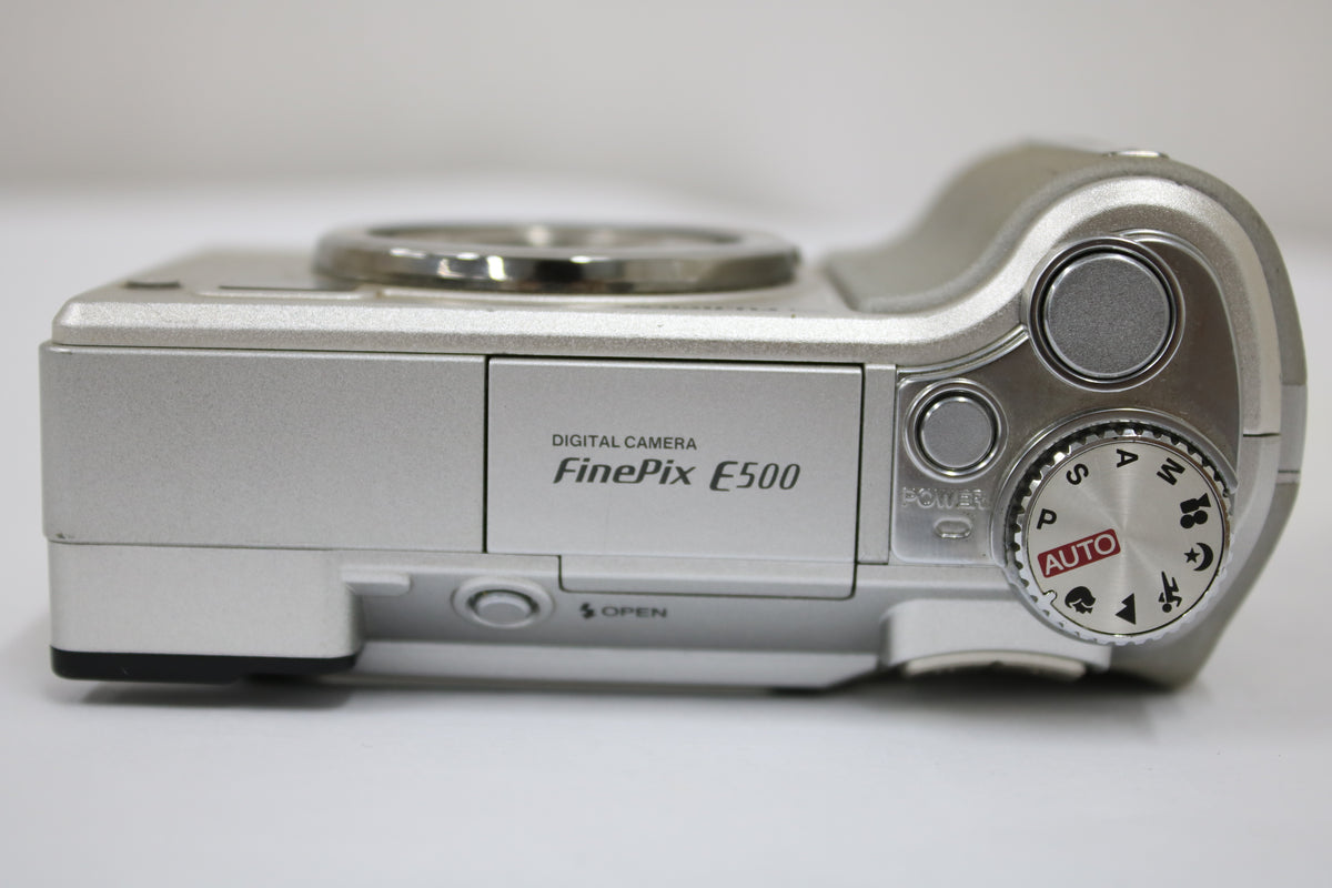 【便利な単三電池で使用可】フジフィルム Fujifilm FINEPIX E500 3.2x コンパクトデジタルカメラ 6