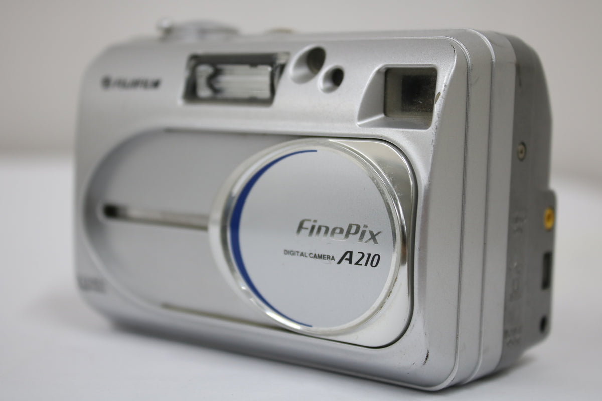 【便利な単三電池で使用可】フジフィルム Fujifilm FINEPIX A210 3x コンパクトデジタルカメラ 1