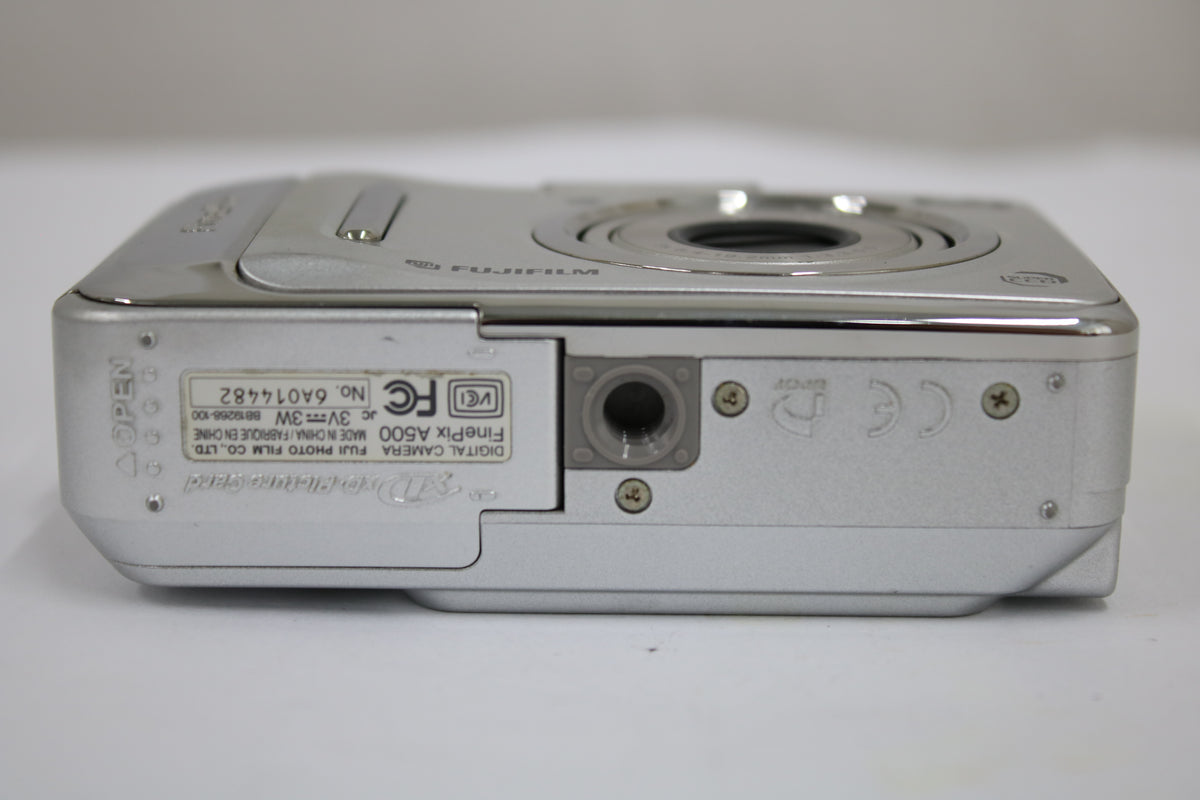 【便利な単三電池で使用可】フジフィルム Fujifilm FINEPIX A500 3x コンパクトデジタルカメラ 7