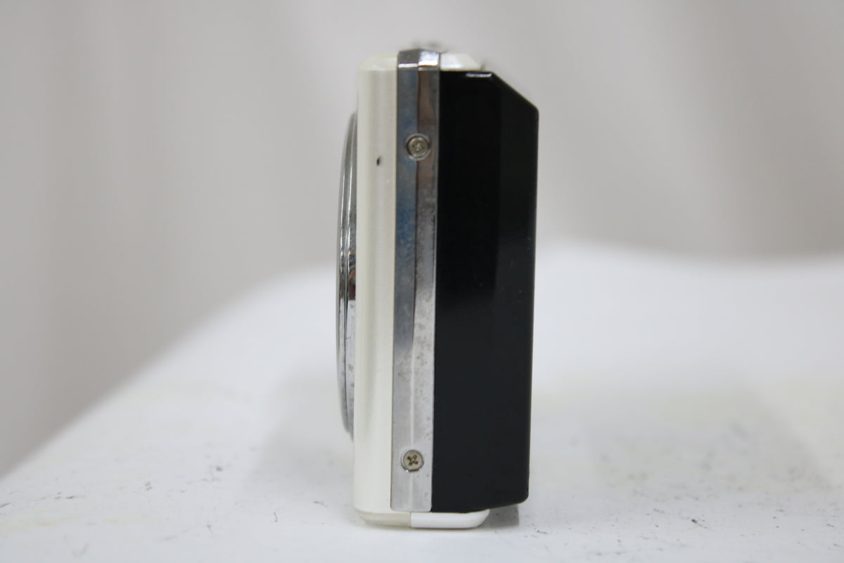【便利な単三電池で使用可】オリンパス Olympus FE-46 5x ホワイト コンパクトデジタルカメラ 5