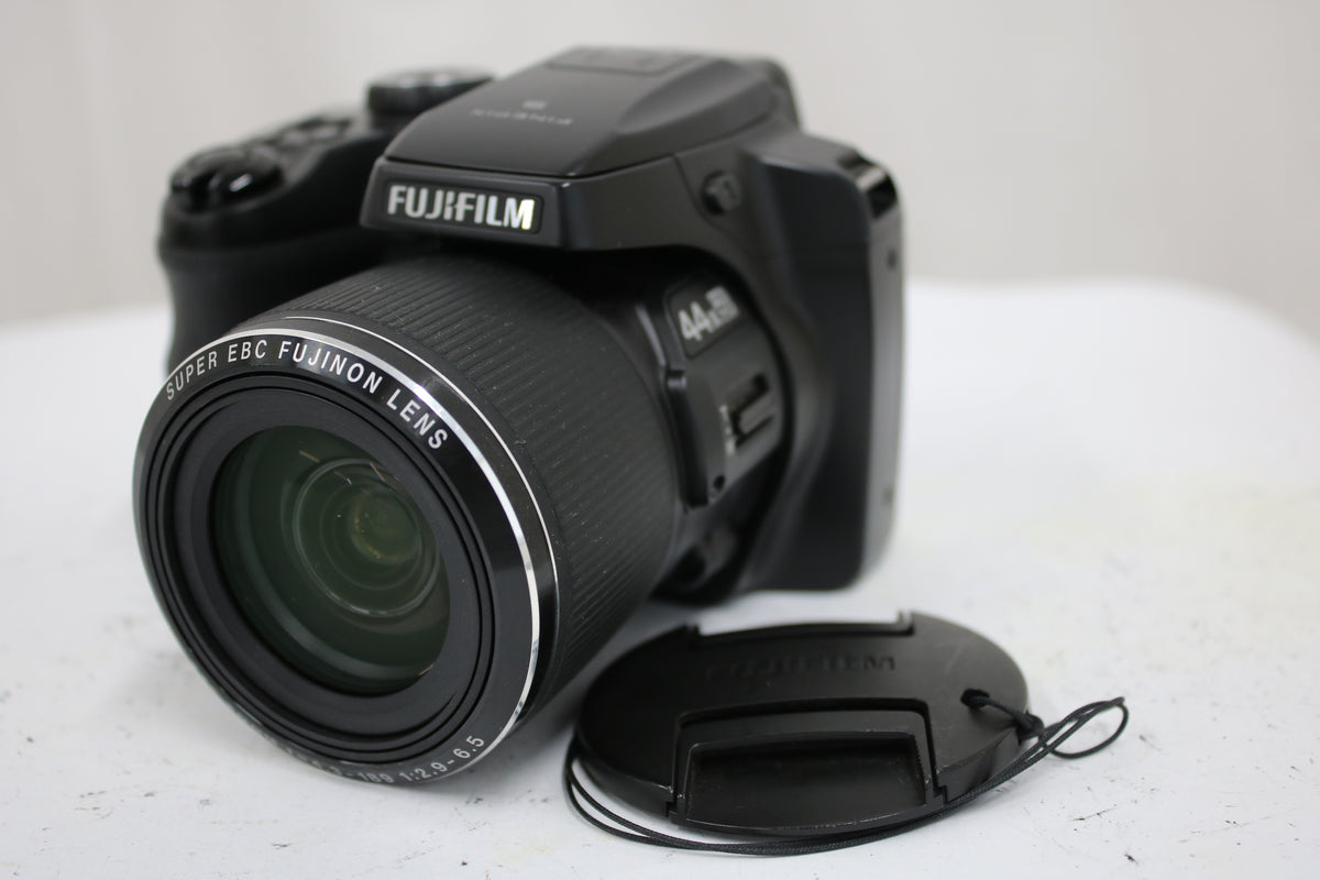 【便利な単三電池で使用可】フジフィルム Fujifilm FINEPIX S ブラック 44x コンパクトデジタルカメラ 1