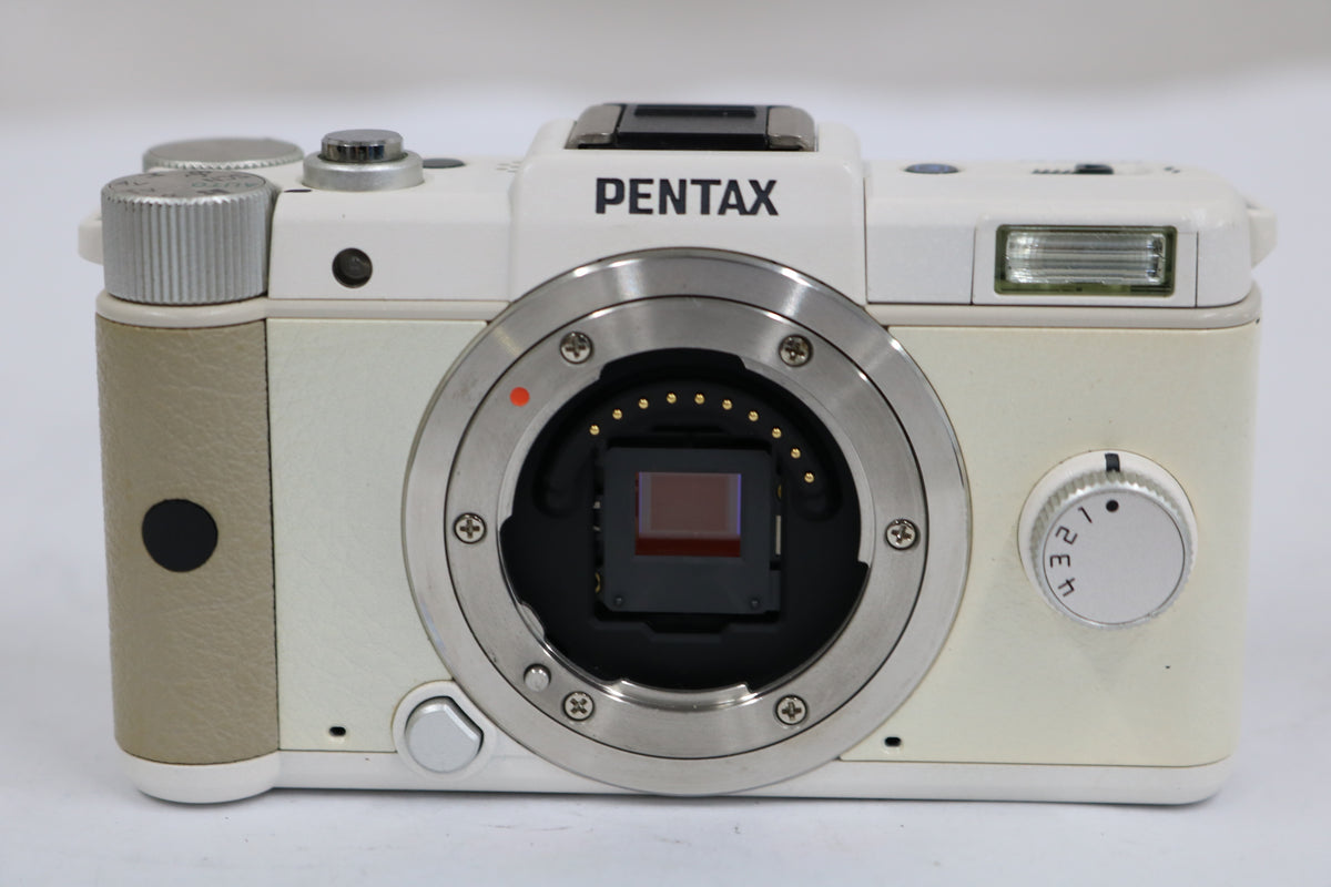 【シャッター3255回】ペンタックス Pentax Q ホワイト ミラーレス一眼 2