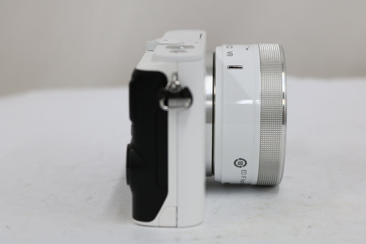 【シャッター1136回】 ニコン Nikon 1 J3 + 1 Nikkor 10-30mm F3.5-5.6 VR 3