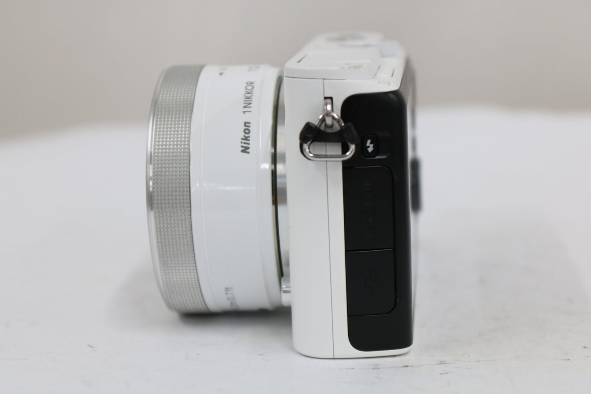 【シャッター1136回】 ニコン Nikon 1 J3 + 1 Nikkor 10-30mm F3.5-5.6 VR 5