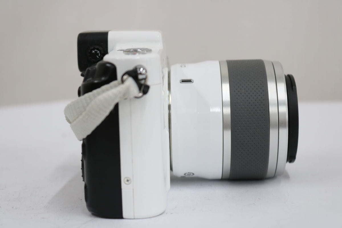 【シャッター6913回】ニコン Nikon 1 V1 ホワイト 1 NIKKOR 30-110mm F3.8-5.6 VR ミラーレス一眼 3