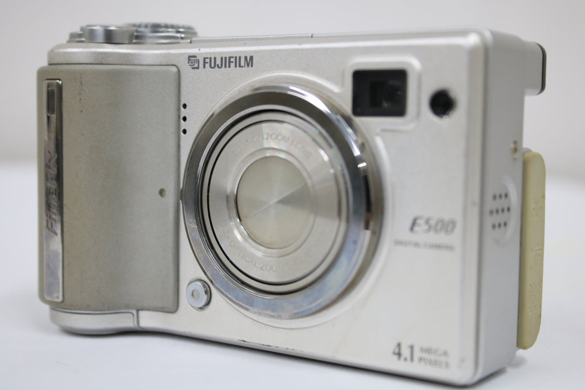 【便利な単三電池で使用可】フジフィルム Fujifilm FINEPIX E500 3.2x コンパクトデジタルカメラ 1