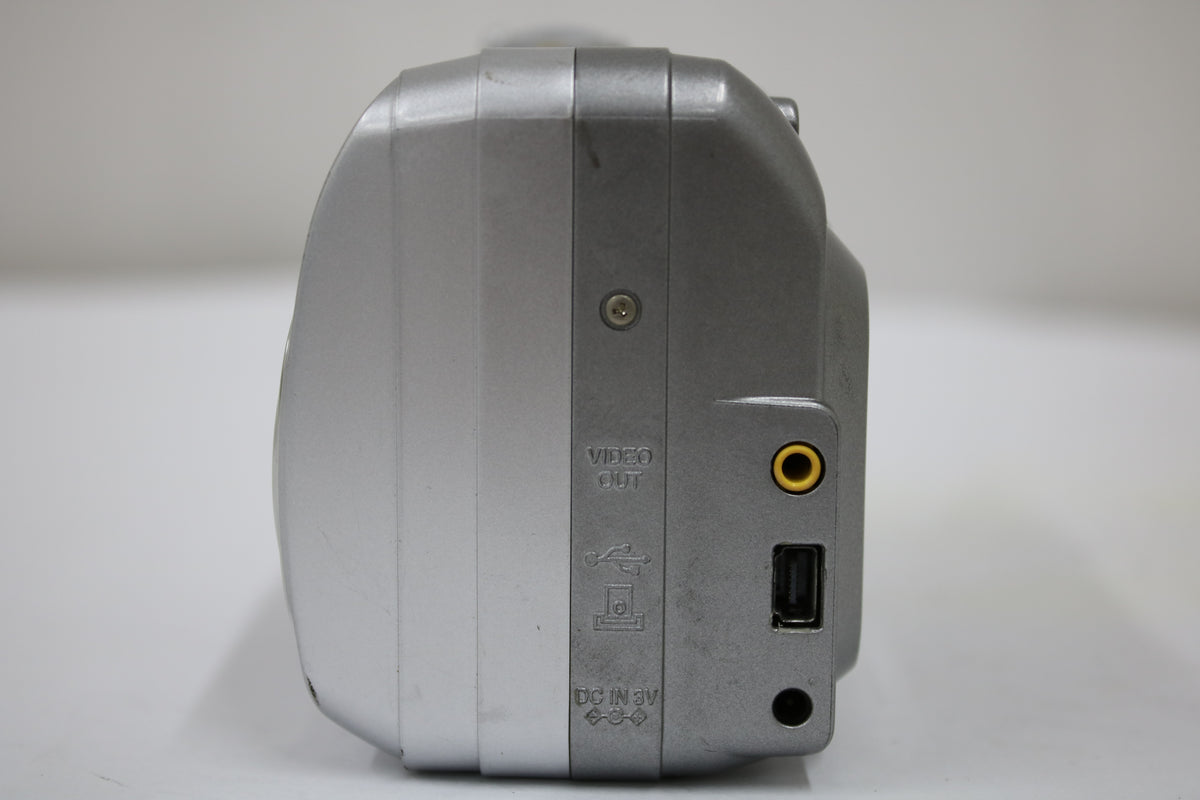 【便利な単三電池で使用可】フジフィルム Fujifilm FINEPIX A210 3x コンパクトデジタルカメラ 3