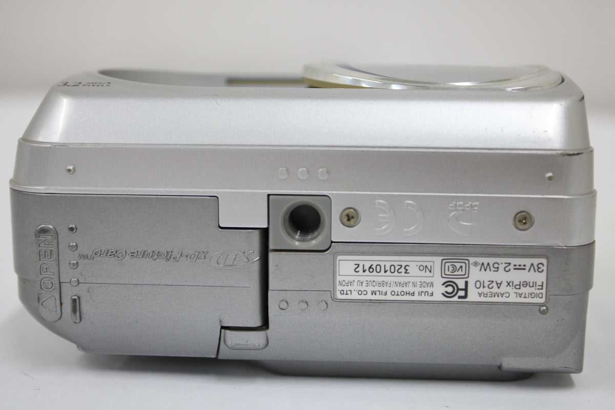 【便利な単三電池で使用可】フジフィルム Fujifilm FINEPIX A210 3x コンパクトデジタルカメラ 7