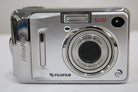 【便利な単三電池で使用可】フジフィルム Fujifilm FINEPIX A500 3x コンパクトデジタルカメラ 2