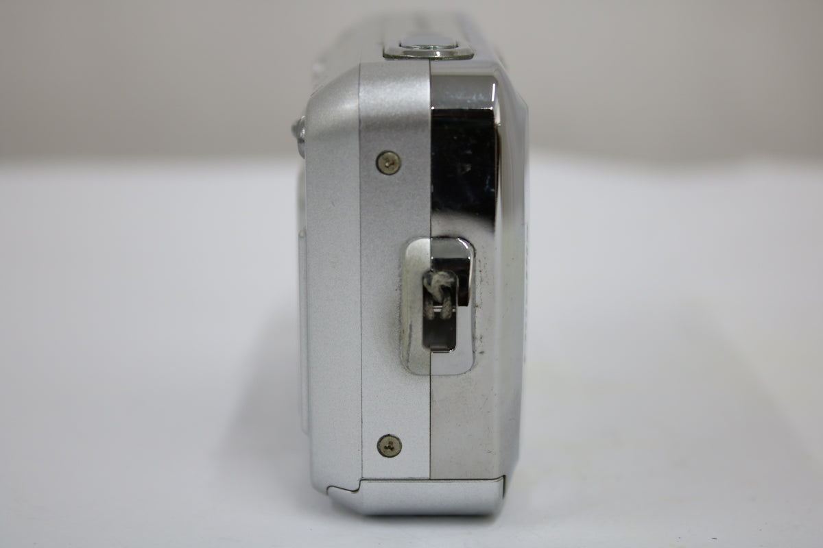 【便利な単三電池で使用可】フジフィルム Fujifilm FINEPIX A500 3x コンパクトデジタルカメラ 3