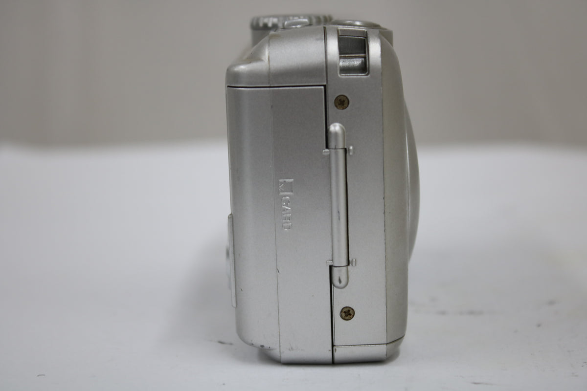 【便利な単三電池で使用可】ニコン Nikon COOLPIX 2000 コンパクトデジタルカメラ 3