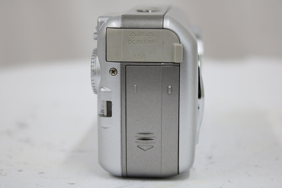 【便利な単三電池で使用可】オリンパス Olympus FE-120 3x コンパクトデジタルカメラ 3