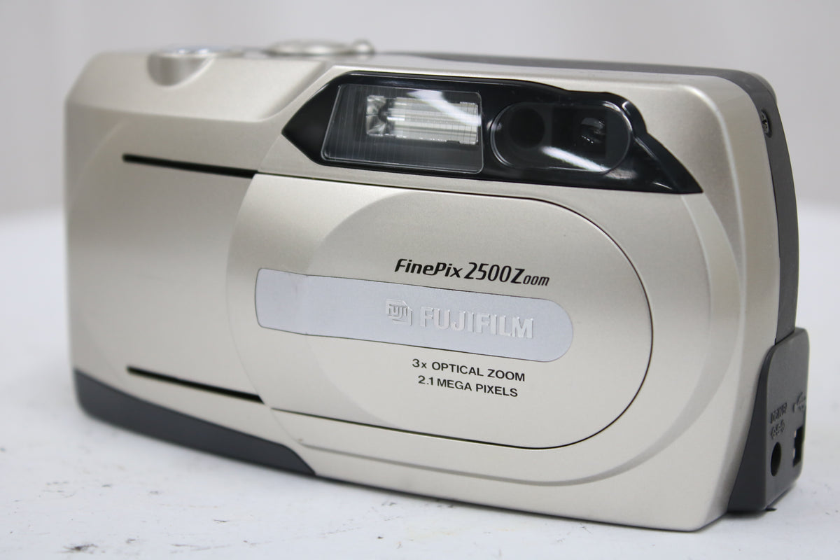【便利な単三電池で使用可】フジフィルム Fujifilm FINEPIX 2500Zoom 3x コンパクトデジタルカメラ 1